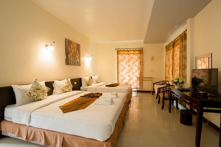 Room 4 of 36