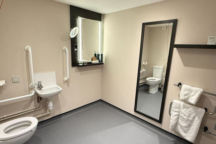 Room 84 of 124