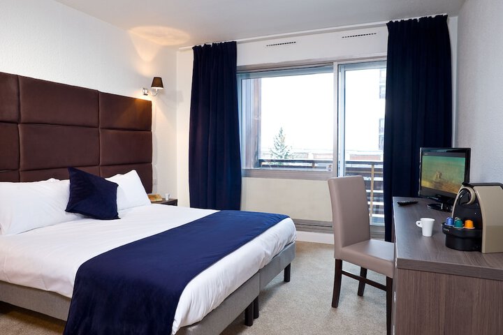 Room 3 of 37