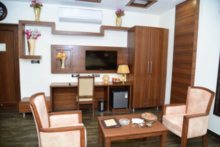 Room 27 of 28