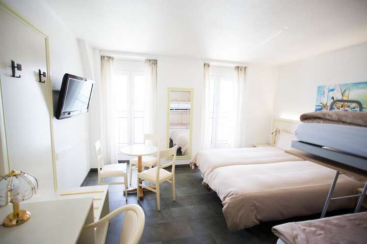 Room 25 of 63