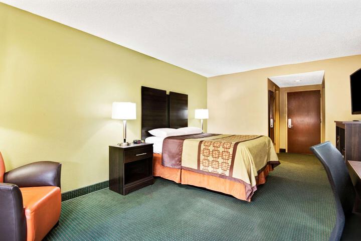 1 King Bed (4 of 6)