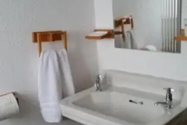 Room 8 of 28