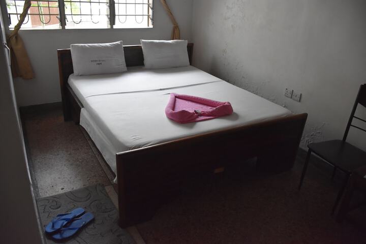 Room 6 of 10
