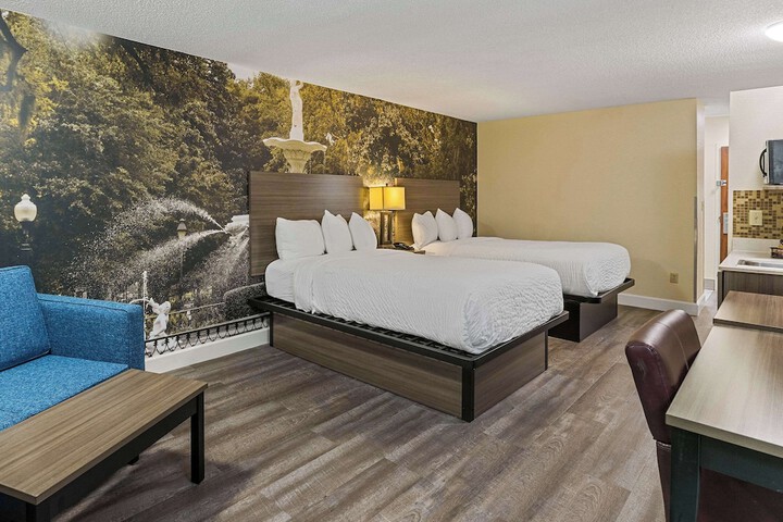 2 Queen Beds (2 of 11)
