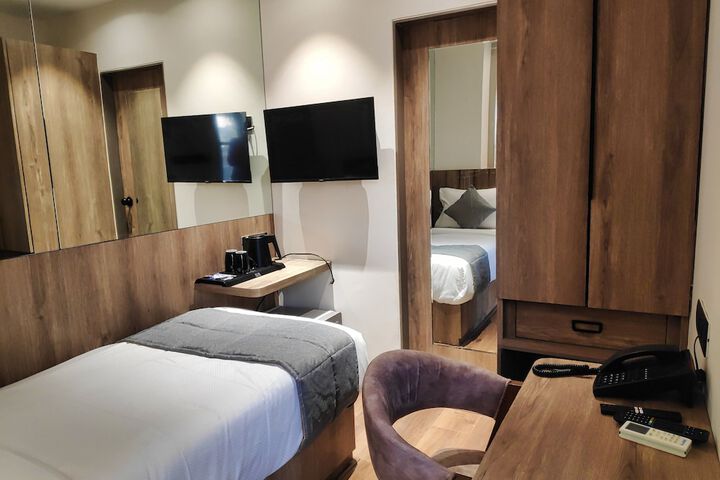 Room 13 of 41