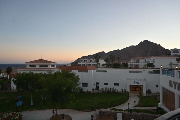 Hotel Exterior 99 of 125