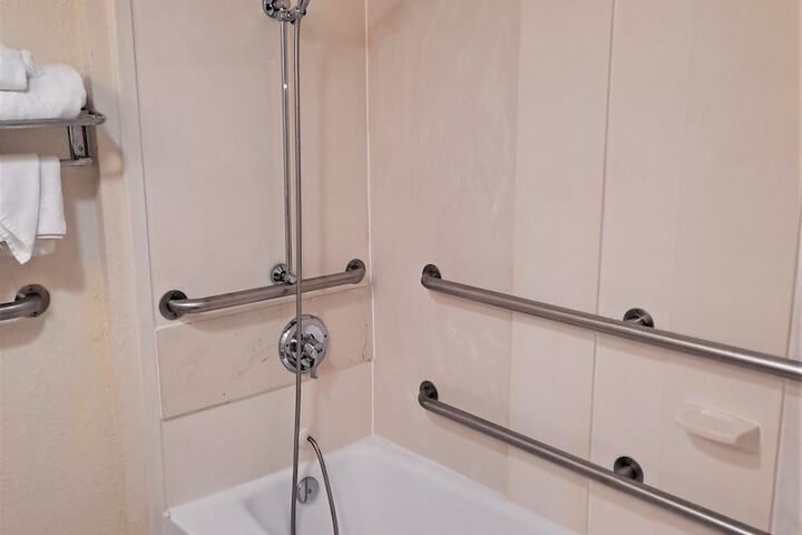 1 Queen Bed | Mob Accessible Roll in Shower Micfridg (3 of 12)