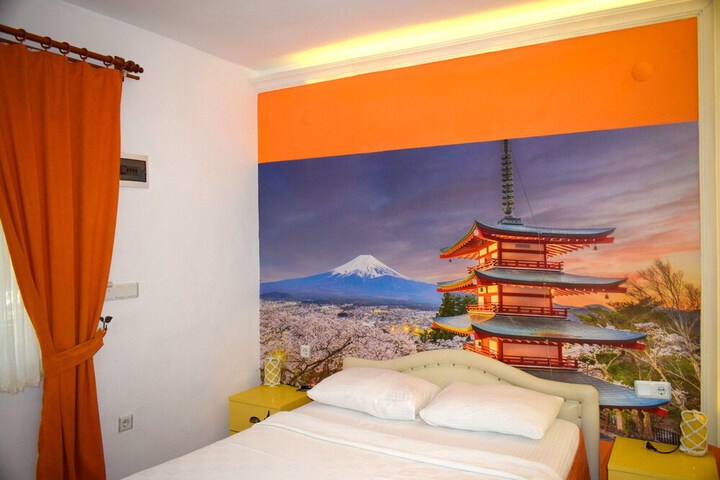 Room 6 of 33