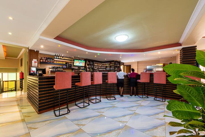 Lounge 54 of 69