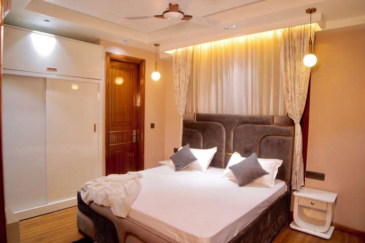 Room 17 of 60