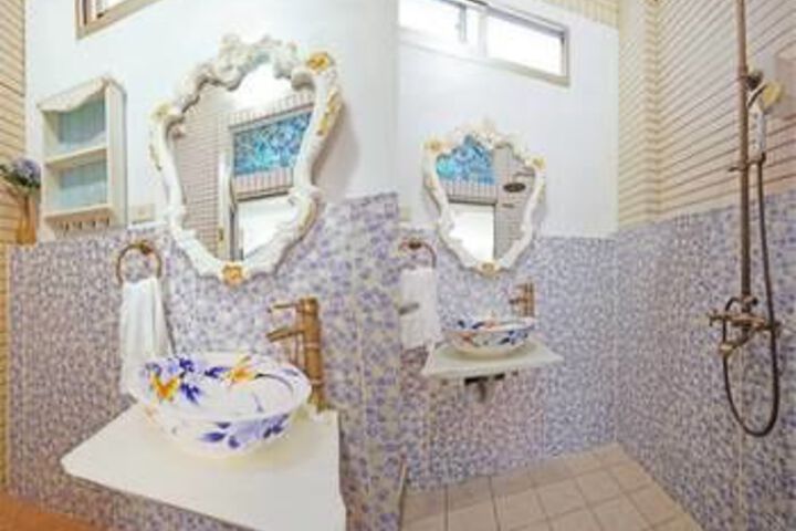 Room 4 of 19