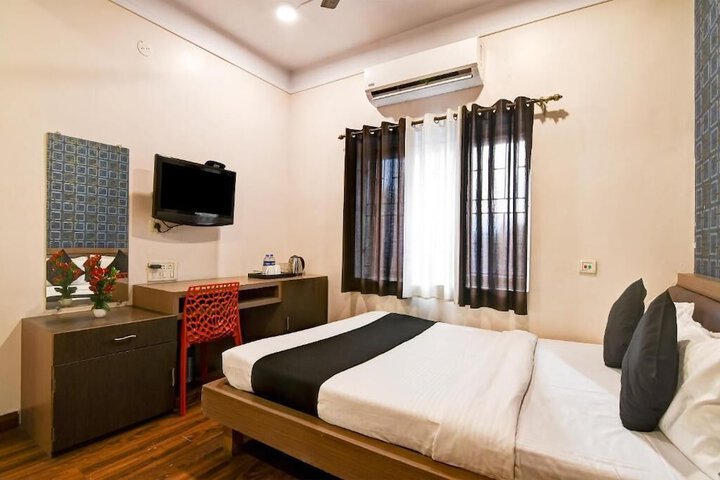 Room 5 of 10