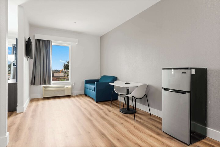 Room 10 of 24