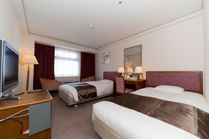Room 7 of 33