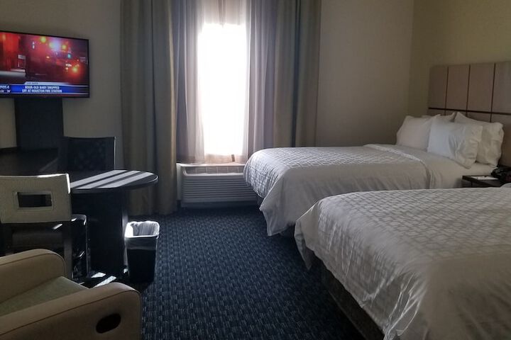 1 King Bed Studio Suite (17 of 18)