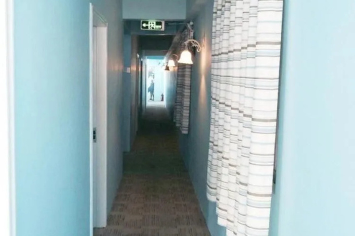 Room 11 of 16