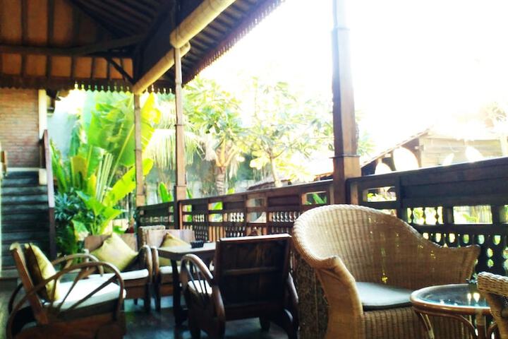Guest Lobby