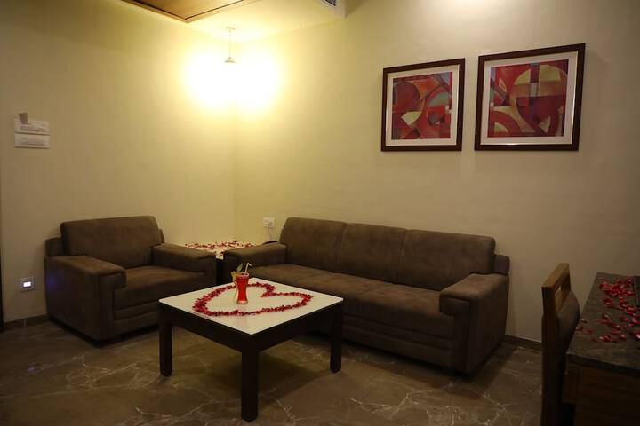 Room 14 of 37