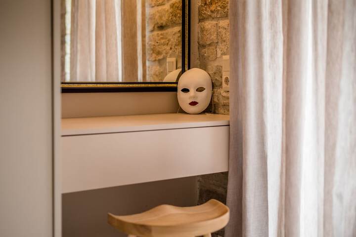 Room 23 of 112