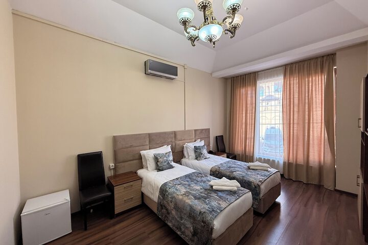 Room 5 of 86