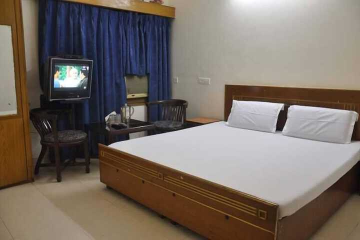 Room 11 of 19
