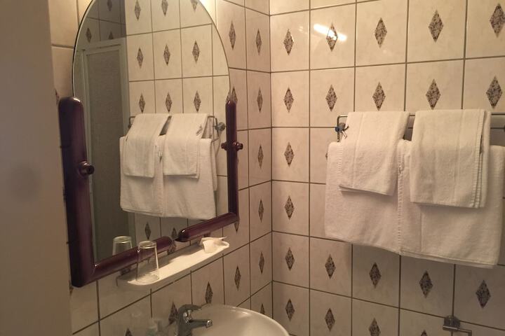 Room 3 of 9