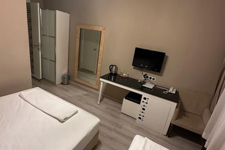 Room 17 of 77