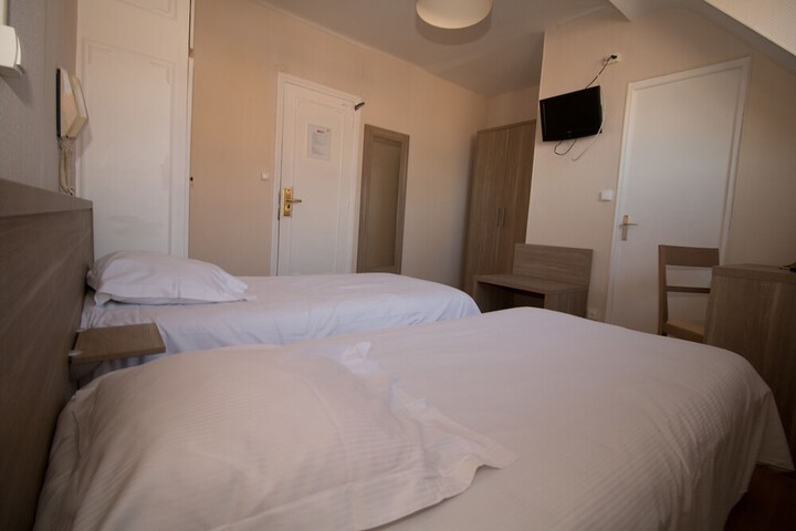 Room 5 of 45
