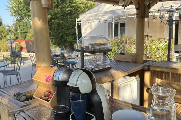 Breakfast/Coffee Service 30 of 44