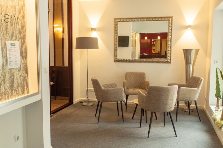 Entrance & Lobby
