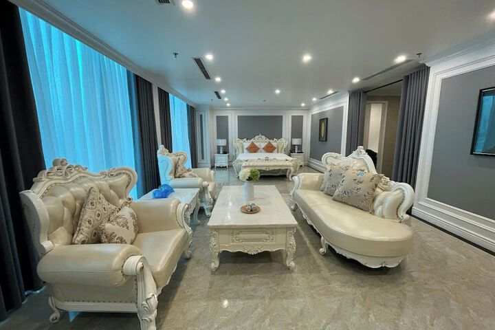 Room 4 of 20
