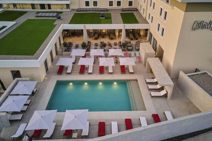 Pool 42 of 121