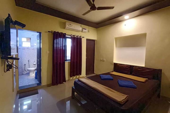 Room 12 of 144