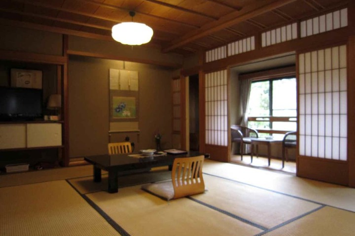 Room 3 of 16