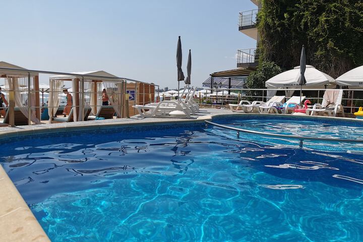 Pool 41 of 59