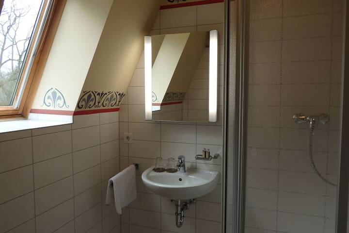 Room 32 of 51