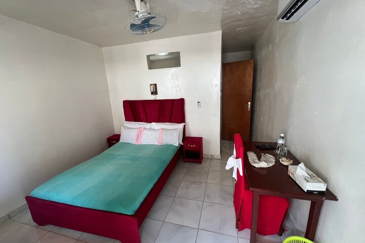 Room 14 of 27