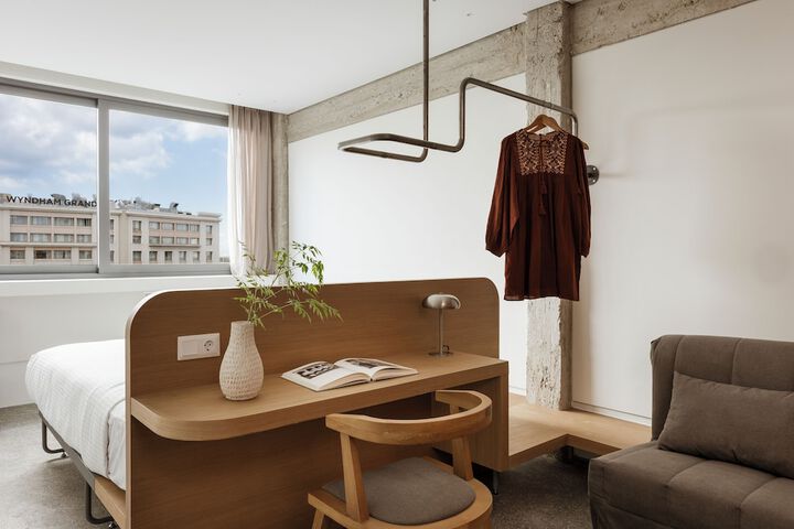 Room 10 of 65