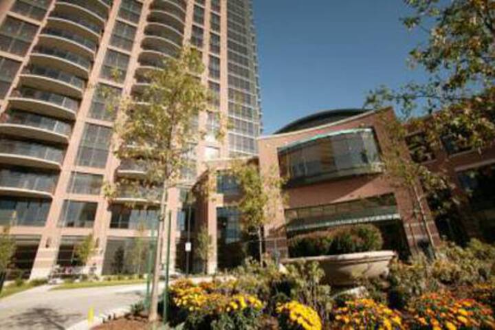 Exterior of Pelicanat Harrison Garden