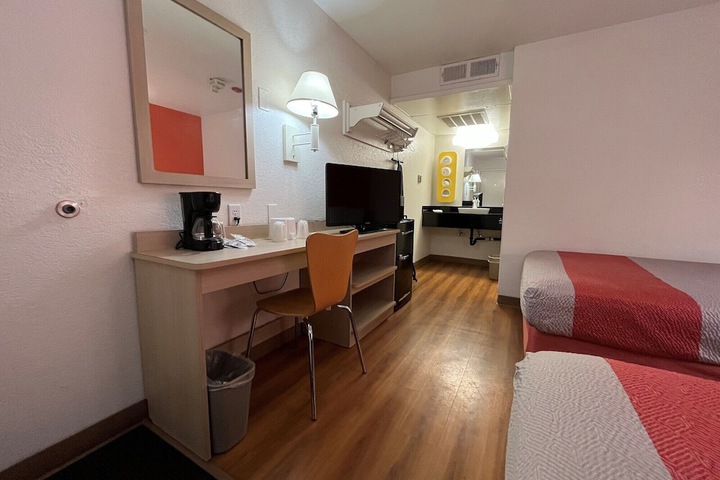 Room 10 of 45