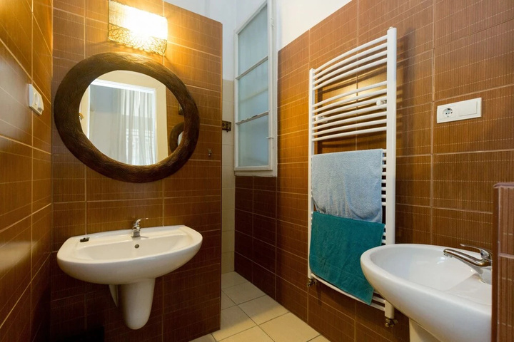 Room 6 of 15