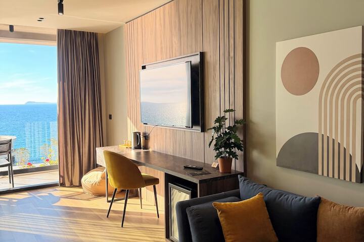 Room 37 of 80