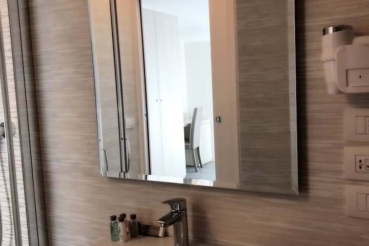 Room 33 of 73