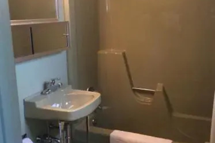 Room 7 of 10
