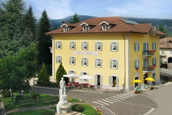 Hotel Exterior 31 of 35