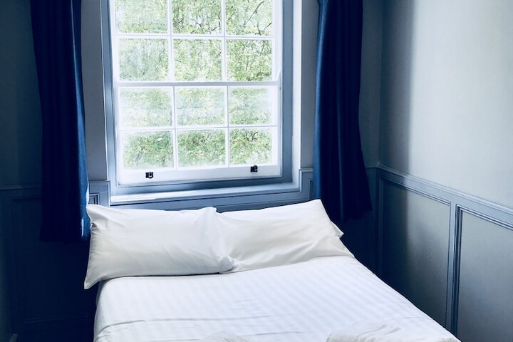 Room 9 of 71
