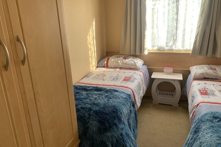 Room 5 of 16