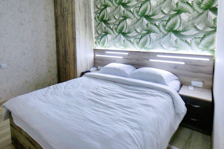 Room 14 of 77