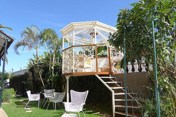 Sundeck 44 of 51